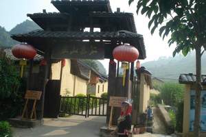 长沙到南宁、德天瀑布、通灵峡谷、巴马百魔洞、长寿村双高5日游